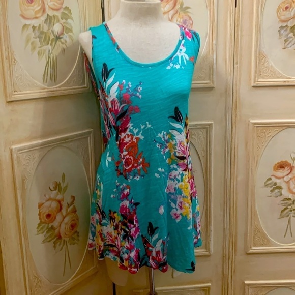 Beautiful floral sleeveless top - Picture 2 of 12